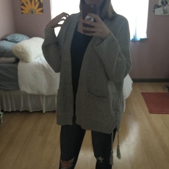 Cozy gray cardigan with lace up sides - Picture 7 of 8